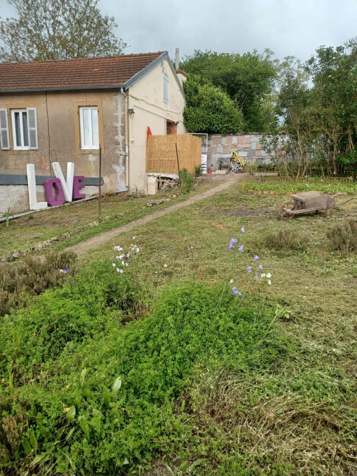 Holiday home Logis Des Pivoines Trezelles